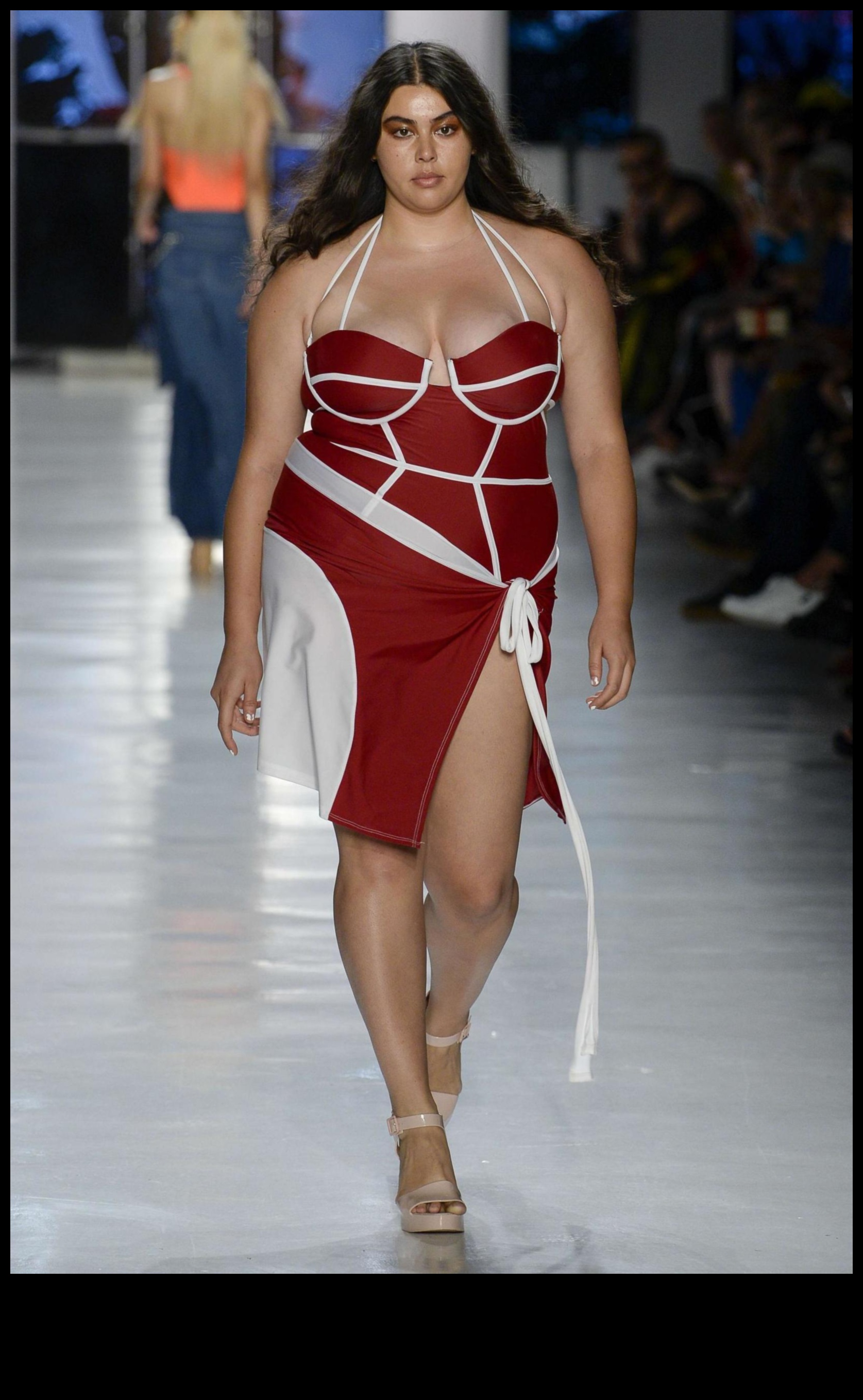 المنحنيات والأزياء الراقية: ملابس أنيقة ذات مقاسات كبيرة للجميع