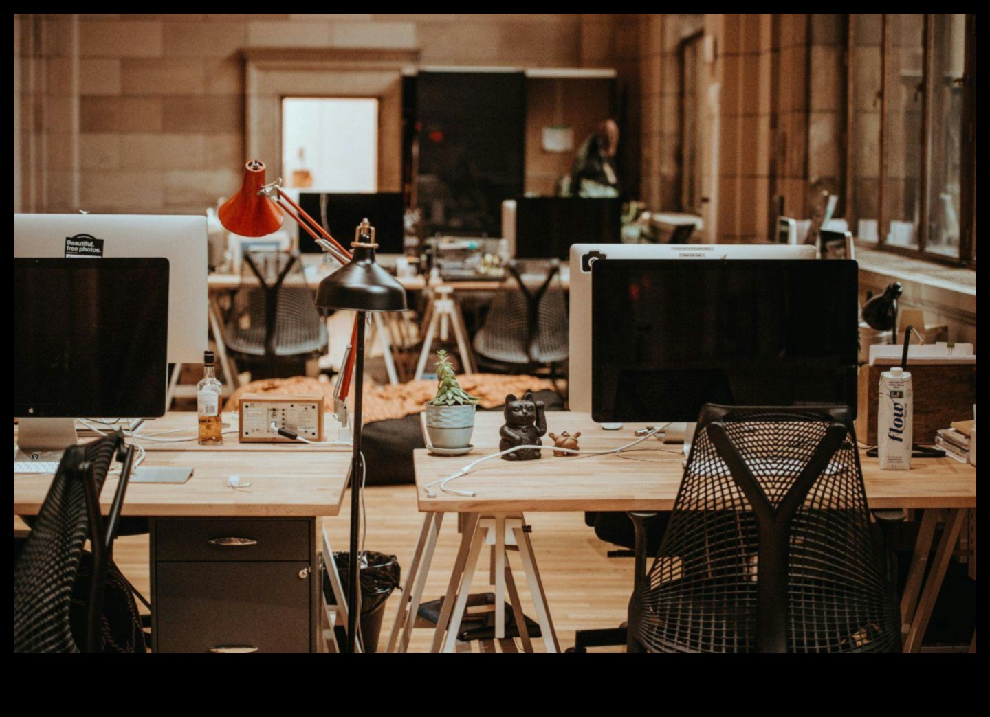 أماكن العمل الثورية: إلكترونيات المكاتب الذكية التي تشكل المستقبل