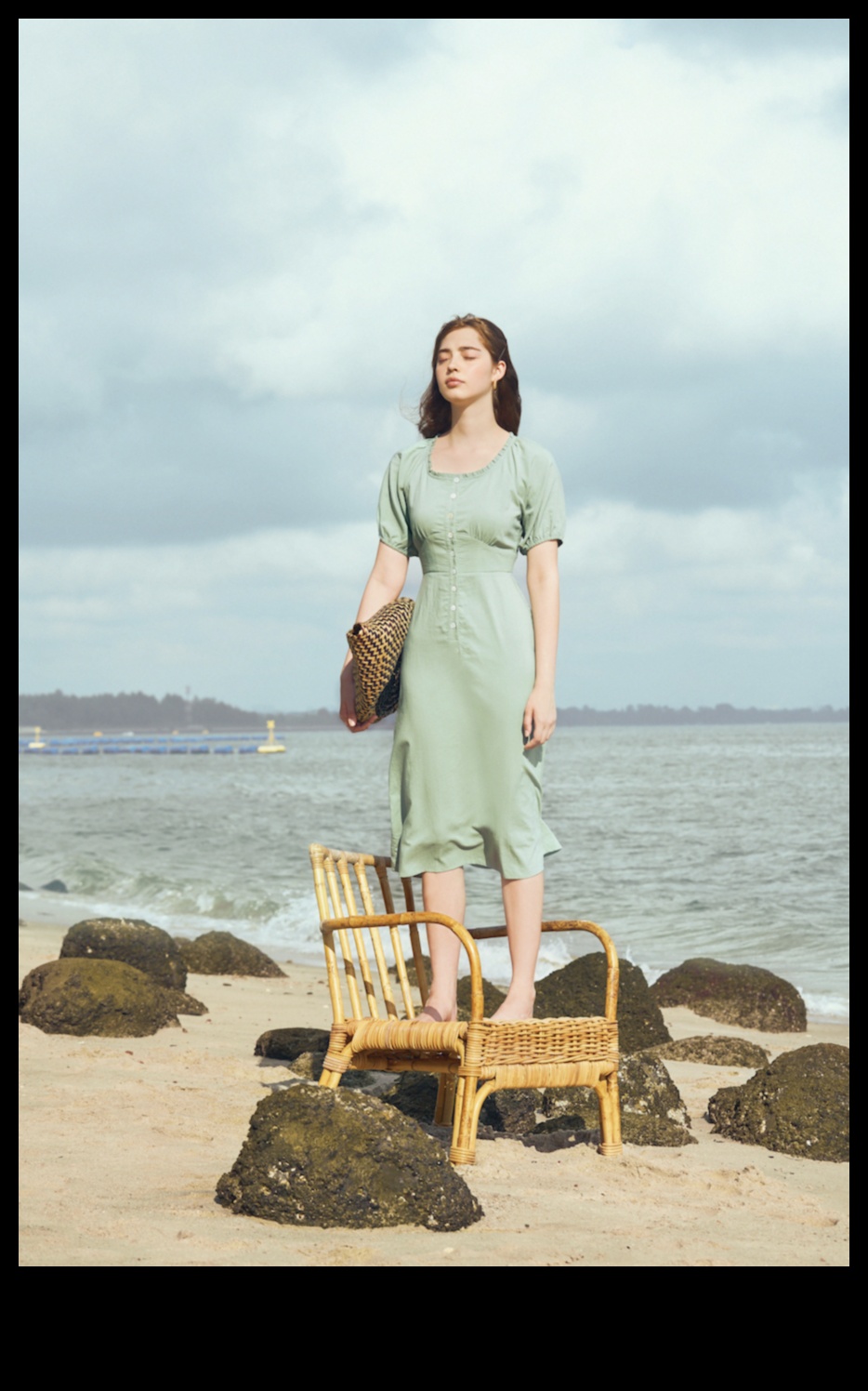 شاطئ البحر المذهل: ملابس صيفية ساحلية أنيقة لعشاق المحيط