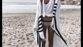 شاطئ البحر المذهل: ملابس صيفية ساحلية أنيقة لعشاق المحيط