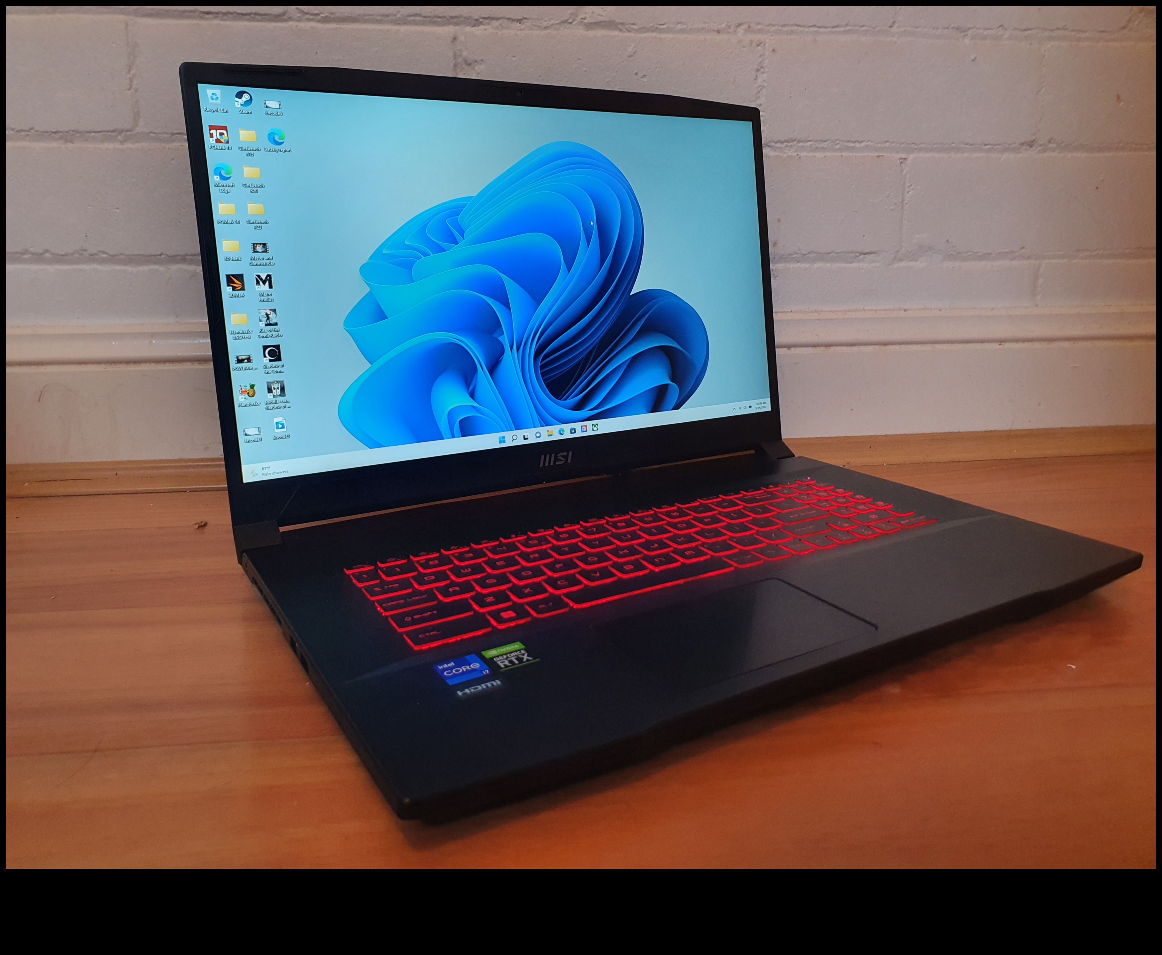 إمكانية حمل قوية: أجهزة كمبيوتر محمولة رفيعة الألعاب ذات عمر بطارية طويل