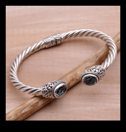 روعة منحوتة: استمتع بالفن مع إبداعات الأساور المنحوتة لدينا