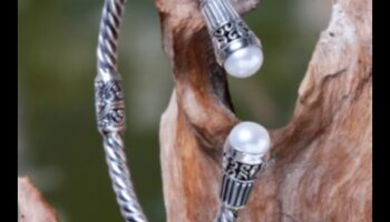 روعة منحوتة: استمتع بالفن مع إبداعات الأساور المنحوتة لدينا