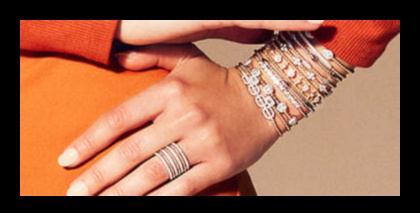 متعة المعصم: ارفع مجموعتك من خلال الأساور الرائعة