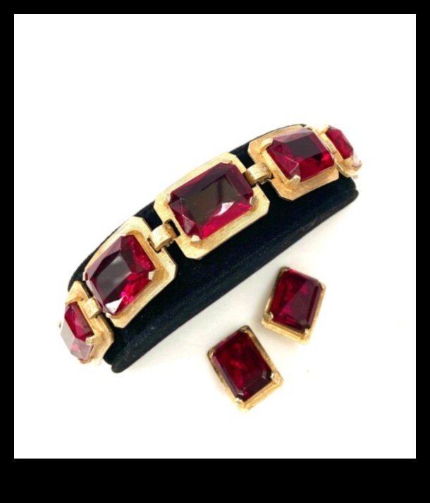 تصريحات مذهلة: أعد تعريف مظهرك من خلال أنماط الأساور الجريئة لدينا