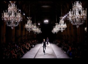 أضواء المدينة، ليالي المدرج: التألق في وهج الموضة الحضرية