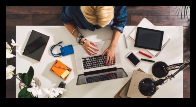 كماليات الكمبيوتر المحمول: الملحقات التي لا غنى عنها للتنقل الحديث